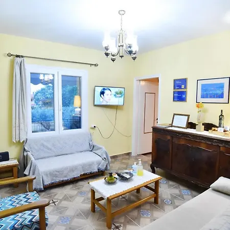Xenophon House Holiday home *