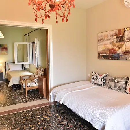 Xenophon House * PalaiónTsiflíkion