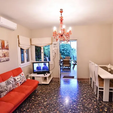Xenophon House Holiday home Palaiontsiflikion