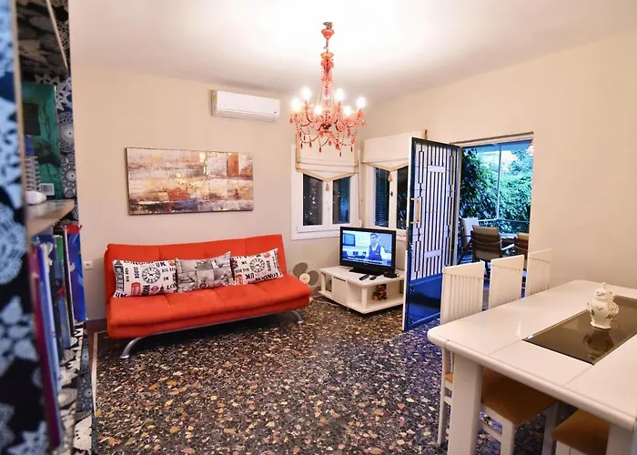 Xenophon House * PalaiónTsiflíkion